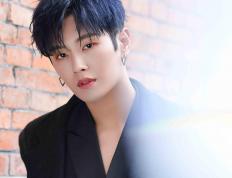 开云体育官方网站-库里爆发引领鹈鹕巅峰对决，胜出广东队创篮球跨界传奇