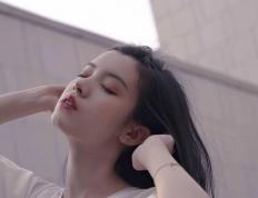 开云APP-富安健洋，亚洲之盾的存在感与巴黎的战术牢笼