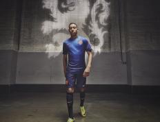 开云平台-天价转会与国籍游戏，当金玟哉刷新亚洲纪录，乌克兰打穿的不仅是几内亚防线