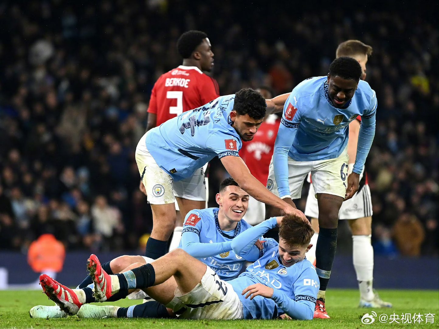 开云体育登录-巴萨绝地反击曼联,特尔施特根完成帽子戏法