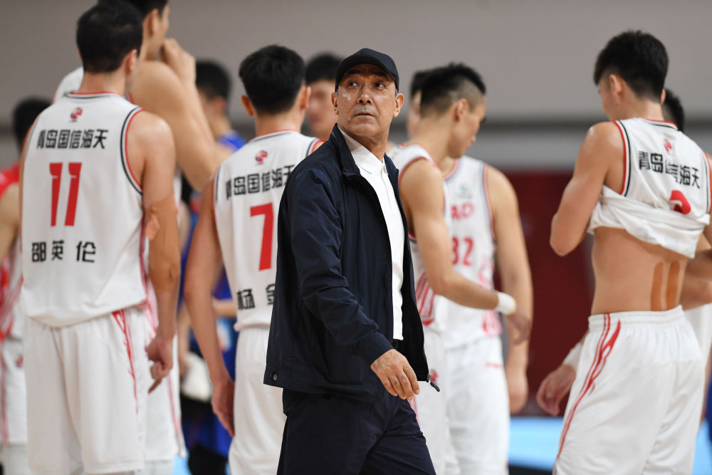 开云体育在线-福建队轻取青岛队,布克扛起全队