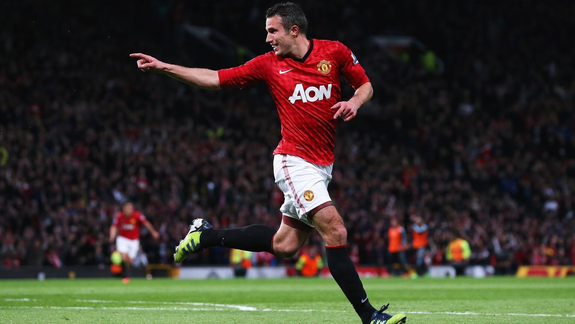 开云体育官方网站-中场魔术师降维打击！莫德里奇大师级调度彻底肢解蓝鹰，罗马德比展现战术完胜